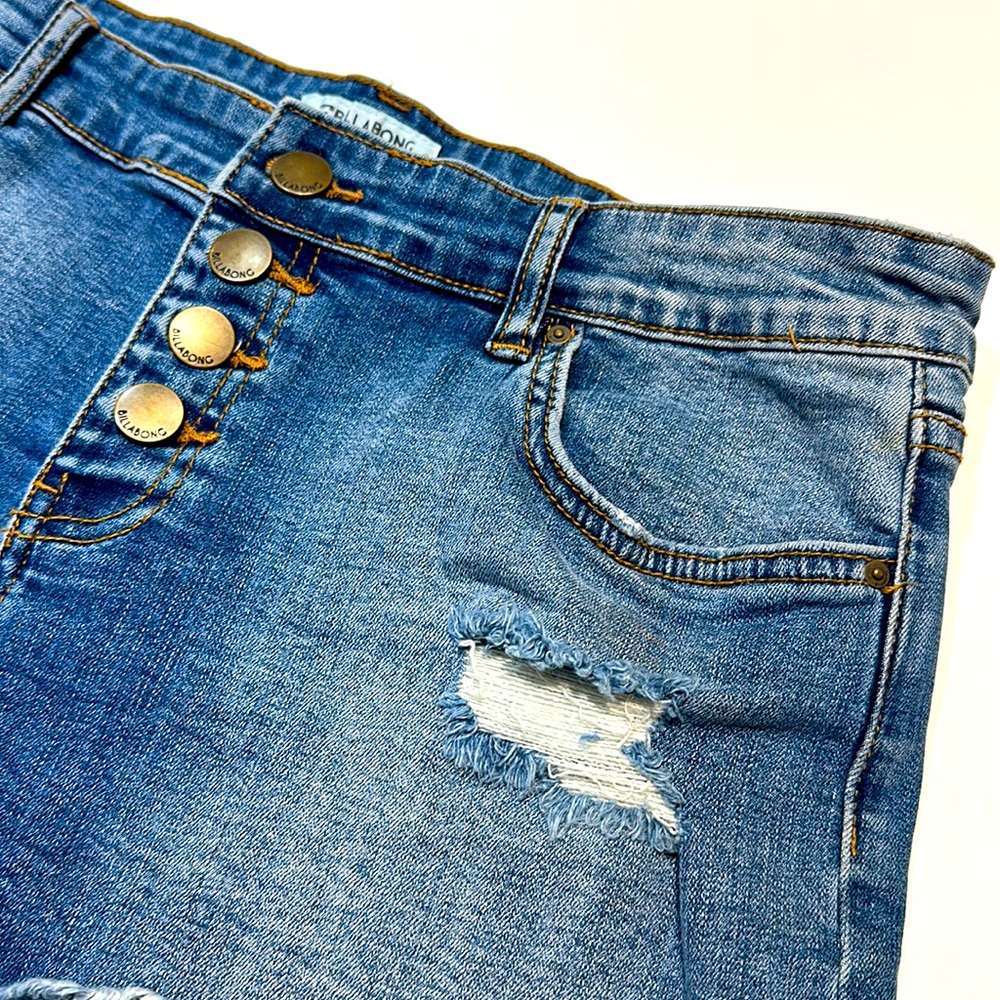 Billabong shorts never worn